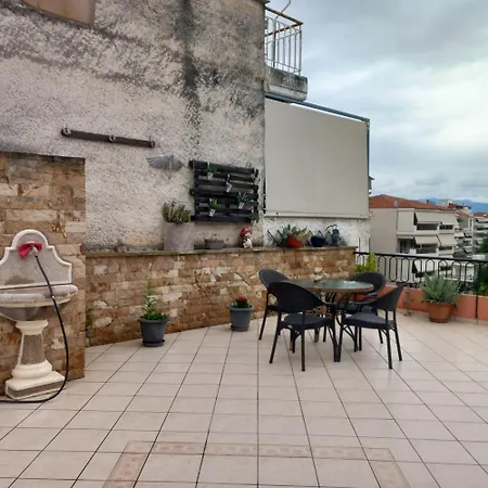 Evi's Balcony Apartment *